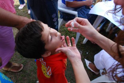 2467-municipio-realiza-vacinacao-contra-polio
