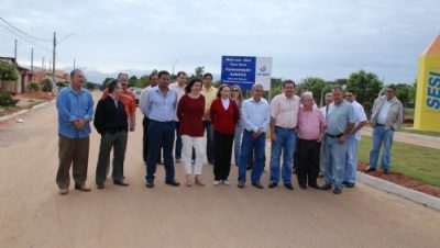 2471-simone-inaugura-pavimentacao-e-da-posse-ao-novo-secretario-de-educacao