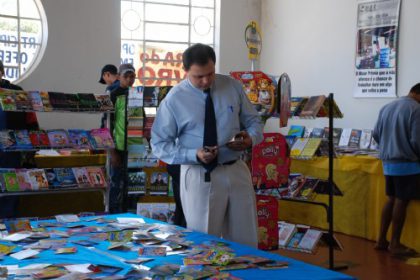 2527-educacao-e-cultura-abre-3-feira-do-livro