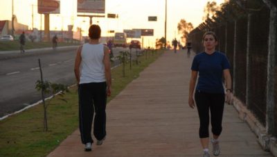 2536-prefeita-inaugura-calcada-no-entorno-do-quartel-do-exercito