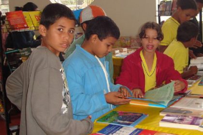 2552-educacao-no-campo-visita-feira-do-livro