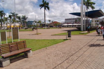 2601-secretaria-de-educacao-e-cultura-promove-cinema-na-praca