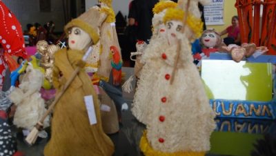 2624-artesaos-expoem-no-saguao-da-antiga-prefeitura