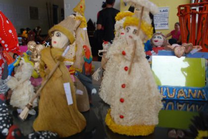 2624-artesaos-expoem-no-saguao-da-antiga-prefeitura
