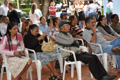 26427-prefeita-participa-da-entrega-de-oculos-na-assistencia-social