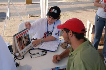 2721-programa-dst-aids-realiza-campanha-no-posto-fiscal-de-jupia