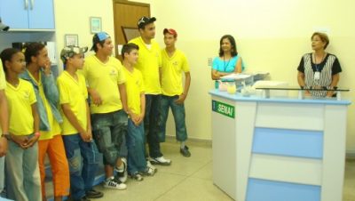 2735-alunos-da-educacao-no-campo-visitam-senai