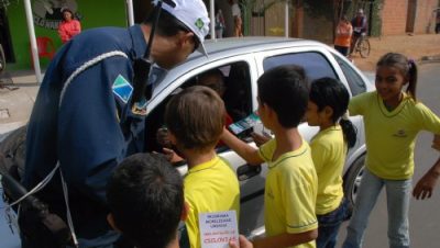 2742-escola-olinto-mancini-realiza-campanha-de-transito