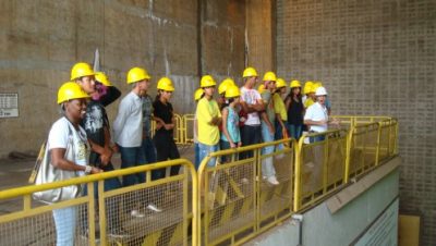 2756-alunos-visitam-patrimonios-historicos-e-naturais-de-tres-lagoas