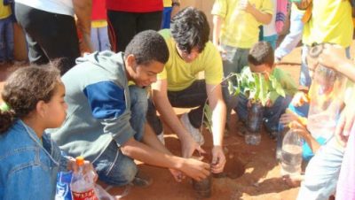 2760-obra-da-nova-escola-eufrosina-recebe-plantio-de-arvores