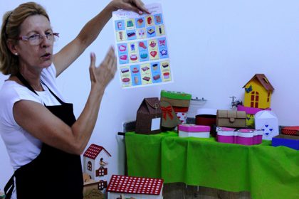 27719-casa-do-artesao-recebe-curso-de-confeccao-de-embalagens