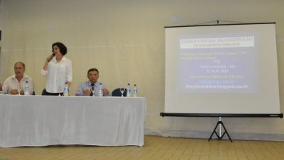 28599-prefeita-prestigia-palestra-volta-ao-cuidado-da-familia-para-o-problema-com-as-drogas