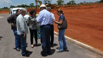 28884-prefeita-acerta-ultimos-detalhes-para-entrega-do-residencial-novo-oeste