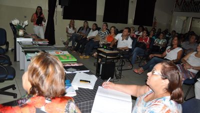 29495-especialistas-apresentam-portfolio-das-acoes-desenvolvidas-pela-semec-em-2013