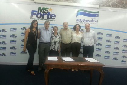 30213-prefeita-assina-termo-aditivo-para-aporte-de-recursos-financeiros-na-area-da-saude