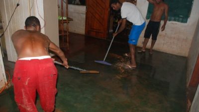 3073-prefeitura-atende-familias-atingidas-por-alagamento