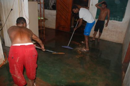 3073-prefeitura-atende-familias-atingidas-por-alagamento