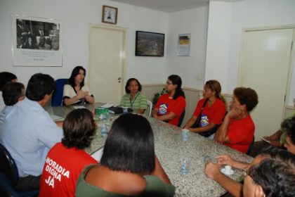 3074-reuniao-discute-estudo-de-novas-areas-para-habitacao-popular