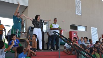 30873-encerramento-da-colonia-de-ferias-tem-participacao-da-prefeita
