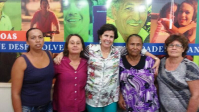 31206-prefeita-se-reune-com-moradores-do-pontal-do-faia