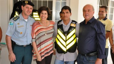 32014-marcia-moura-entrega-novos-coletes-aos-mototaxistas