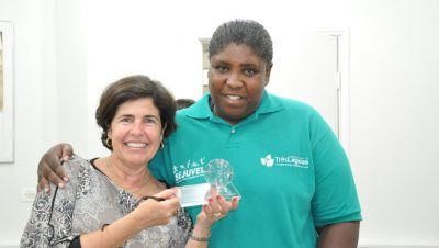 32029-prefeita-recebe-homenagem-da-campea-mundial-de-basquete