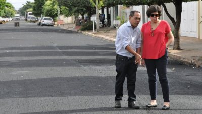 32288-prefeita-vistoria-obra-de-restauracao-asfaltica-em-ruas-centrais