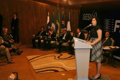 3300-simone-participa-de-cerimonia-comemorativa-dos-30-anos-da-fiems