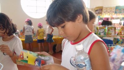 3552-secretaria-de-educacao-e-cultura-realiza-4-feira-do-livro