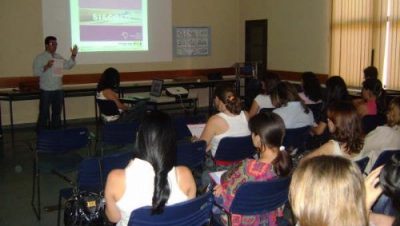 3718-clinica-da-mulher-realiza-capacitacao-de-profissionais