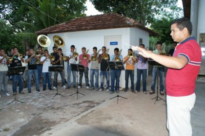 3729-alunos-do-projeto-cristo-redentor-recebem-uniformes