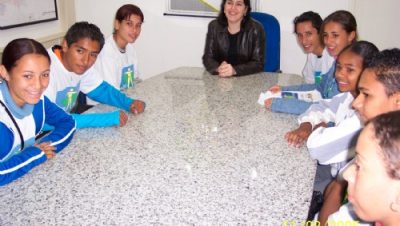 382-simone-recebe-integrantes-do-programa-agente-jovem