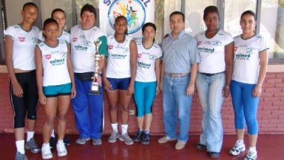 387-campeas-de-atletismo-sao-recebidas-por-secretario