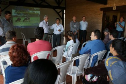 3954-produtores-rurais-assistem-palestra-sobre-o-programa-balde-cheio