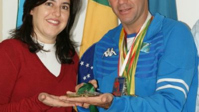 3962-simone-recebe-o-campeao-de-kickboxing-alex-ortiz