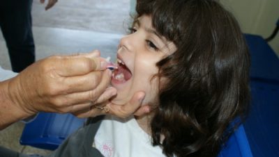 3986-vacinacao-contra-paralisia-infantil-atingiu-100-de-cobertura