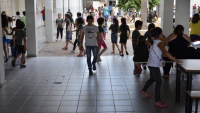 40196-alunos-recebem-merenda-e-seguem-com-atividades-escolares