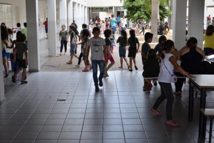 40196-alunos-recebem-merenda-e-seguem-com-atividades-escolares