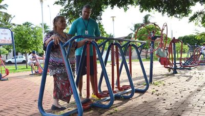 40204-orientador-fisico-na-orla-da-lagoa-maior