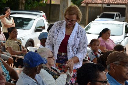 41229-entrega-de-oculos-uniformes-e-cobertores