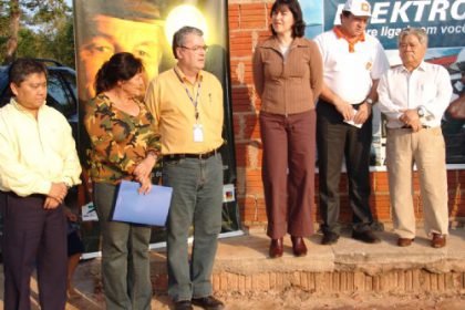 417-prefeita-participa-do-lancamento-do-programa-luz-para-todos-no-pontal-do-faia