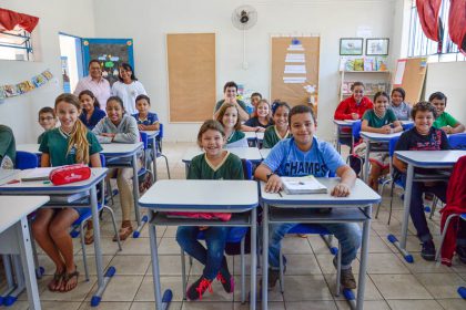 41724-comunidade-escolar-da-flausina-comemorou-a-abertura-da-licitacao