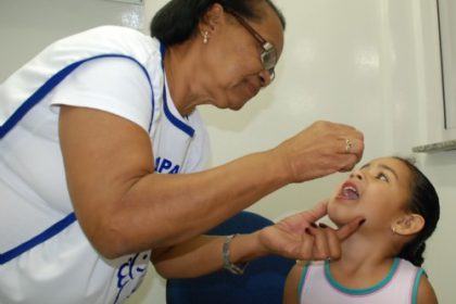 4202-vacinacao-contra-paralisia-infantil-atinge-meta