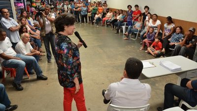 44339-entrega-do-contrato-aos-comerciantes-do-shopping-popular