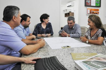 44889-prefeita-marcia-moura-e-deputado-angelo-guerreiro-conversaram-sobre-investimentos-no-municipio