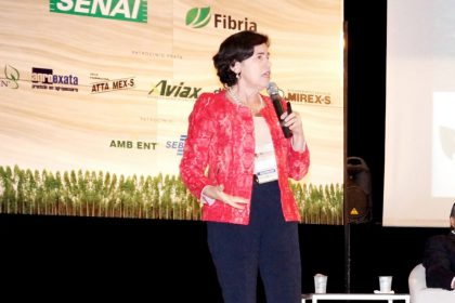 44978-prefeita-marcia-moura-fara-uma-apresentacao-no-evento-de-hoje-a-noite