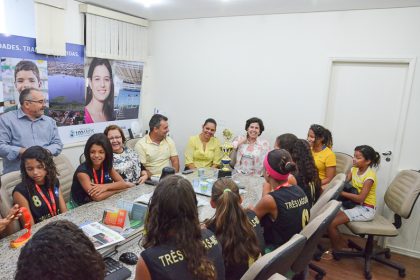 45010-prefeita-recebe-medalhista-de-ouro-dos-jogos-parapan-americanos