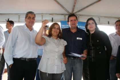4549-simone-tebet-e-andre-puccinelli-entregam-191-casas-populares