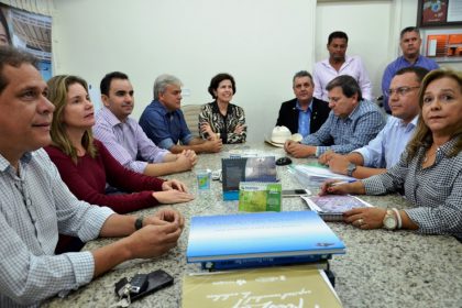 45998-prefeita-marcia-moura-acompanhou-a-explanacao-do-projeto