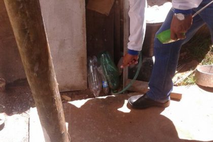 46235-agentes-realizam-trabalho-de-orientacao-a-populacao